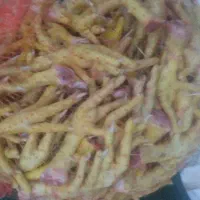 پای مرغ با پوست زرد