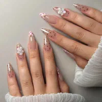 کاشت تخصصی و ترمیم اصولی ناخن ۵۵۰
