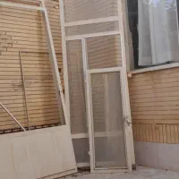 درب اتاق دو پنجره سالم قدیمی