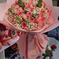 دسته گل رز و آلستر