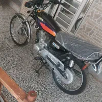 یک دستگاه موتور سیکلت 200cc