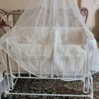 تخت و گهواره نوزاد