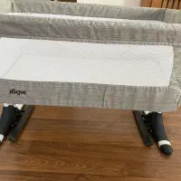 گهواره و تخت کنار مادر