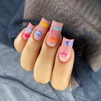 ارائه خدمات ناخن و آموزش تخصصی ناخن