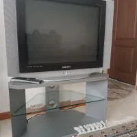 تلویزیون به همراه میز