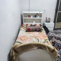 تخت یک نفره با پاتختی