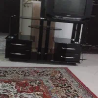 میز تلوزیون و تلوزیون ۲۱ اینچ سالم