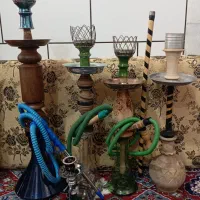 چند عدد قلیان با لوازم جانبی