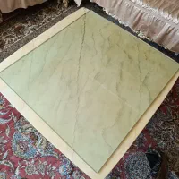 شیشه روی جلو مبلی