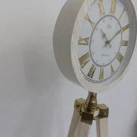 ساعت ایستاده ۳ پایه