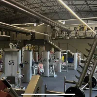 کارگر و نظافتچی باشگاه بدنسازی