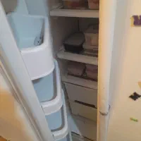 یگ عدد یخچال ب فروش میرسد