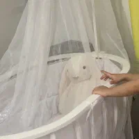 تخت کودک کنار مادر