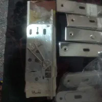 تعدادی قفل و دستگیره با ۲ سال گارانتی