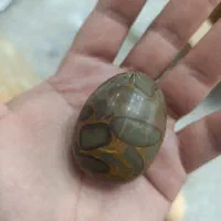 سنگ تخم مرغی سبز شکل و شمایل طبیعی