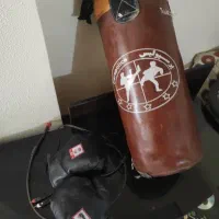 کیسه بوکس و دستکش بوکس