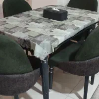 صندلی ناهار خوری + میزش نیاز به تعمیر