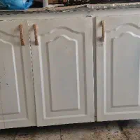 کابینت فلزی همراه باسنگ روی کابینت