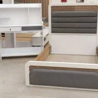 تخت ومیز تحریر