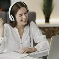 تدریس انلاین زبان انگلیسی در کمتر از یکسال و نیم