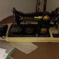 یک عدد چرخ خیاطی