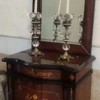 میز کنسول و آیینه و لاله شمعدان