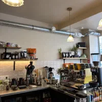 نیرو ساده خانم برای کافه