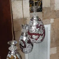 یک عدد لوستر برای اتاق خواب و یک فرش پرز بلند