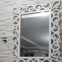 اینه و صندلی