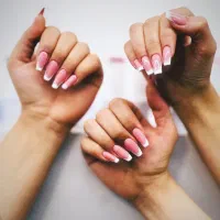اموزش کاشت ناخن با مدرک off خورده