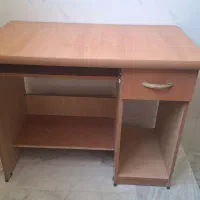 میز تحریر وکامپیوتر