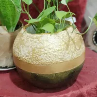 گلدان گرد مشکی طلایی سنگ مصنوعی