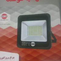 پروژکتور پارس شهاب وتعدادی لامپ تو کار