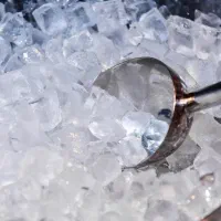 توزیع یخ کارخونه ای و آب معدنی