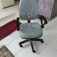 یک عدد صندلی