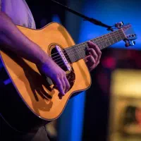 آموزشگاه خانه گیتار (ارامش و تفریح دوران جنگ)