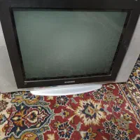 تلویزیون سالم با کنترل و یک تلویزیون ۱۴ اینچ