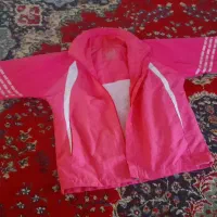 تعدادی لباس ویک کوله‌پشتی بچه گانه کلا هشتصد تومان
