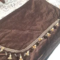 تعدادی  پرده    کنار  پردهای