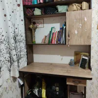 میز مطالعه و کتابخانه