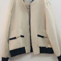 بامبر|لباس|تهران, تسلیحات|دیوار