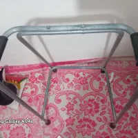 واکر بزرگسال همراه با یک عدد عصا