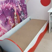 تخت خواب یک نفره mdf و روتختی دخترانه