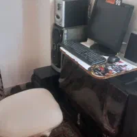 کامپیوتر  با صندلی چرخدار
