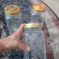 تعدادی بانکه شیشه ای