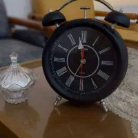 ساعت رومیزی شیک مدرن آرامگرد