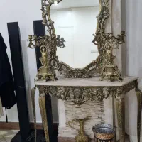 اینه و شمعدان و کنسول