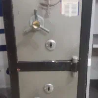 گاوصندوق و دستگاه کپی ایستاده