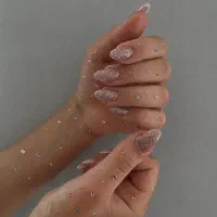 آموزش خصوصی و انجام خدمات ناخن