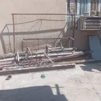 تعدادی تیر اهن و درب سرویس و پنچره ،جاکولری